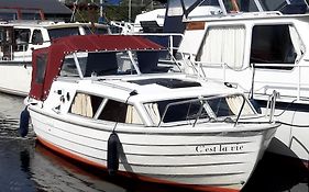 Motor Yacht Amazone