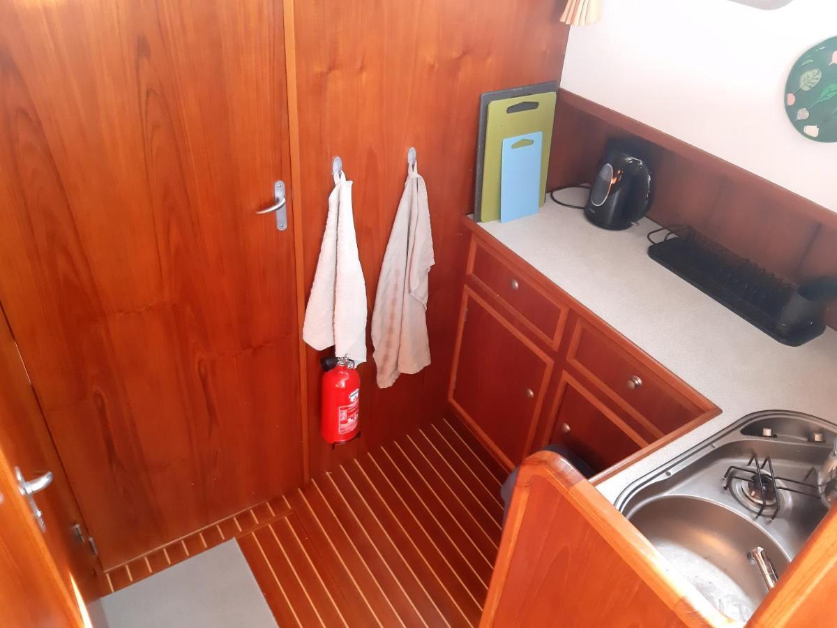 Motor Yacht Amazone Hotel Amsterdam Exterior photo